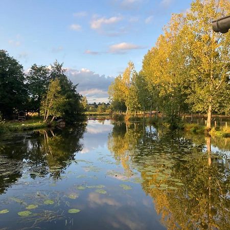 Le Moulin De Bretigneul Bed and Breakfast Saint-Aubin-des-Landes Εξωτερικό φωτογραφία